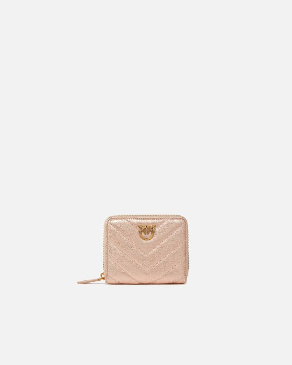 Small wallet in laminated, quilted leather