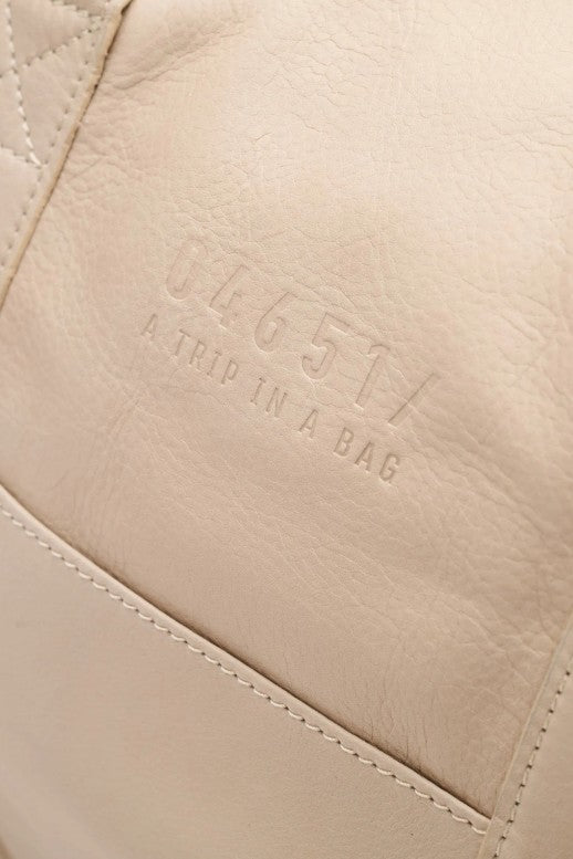 04651 A TRIP IN A BAG - 3 DAY BAG NUBUCK CREAM