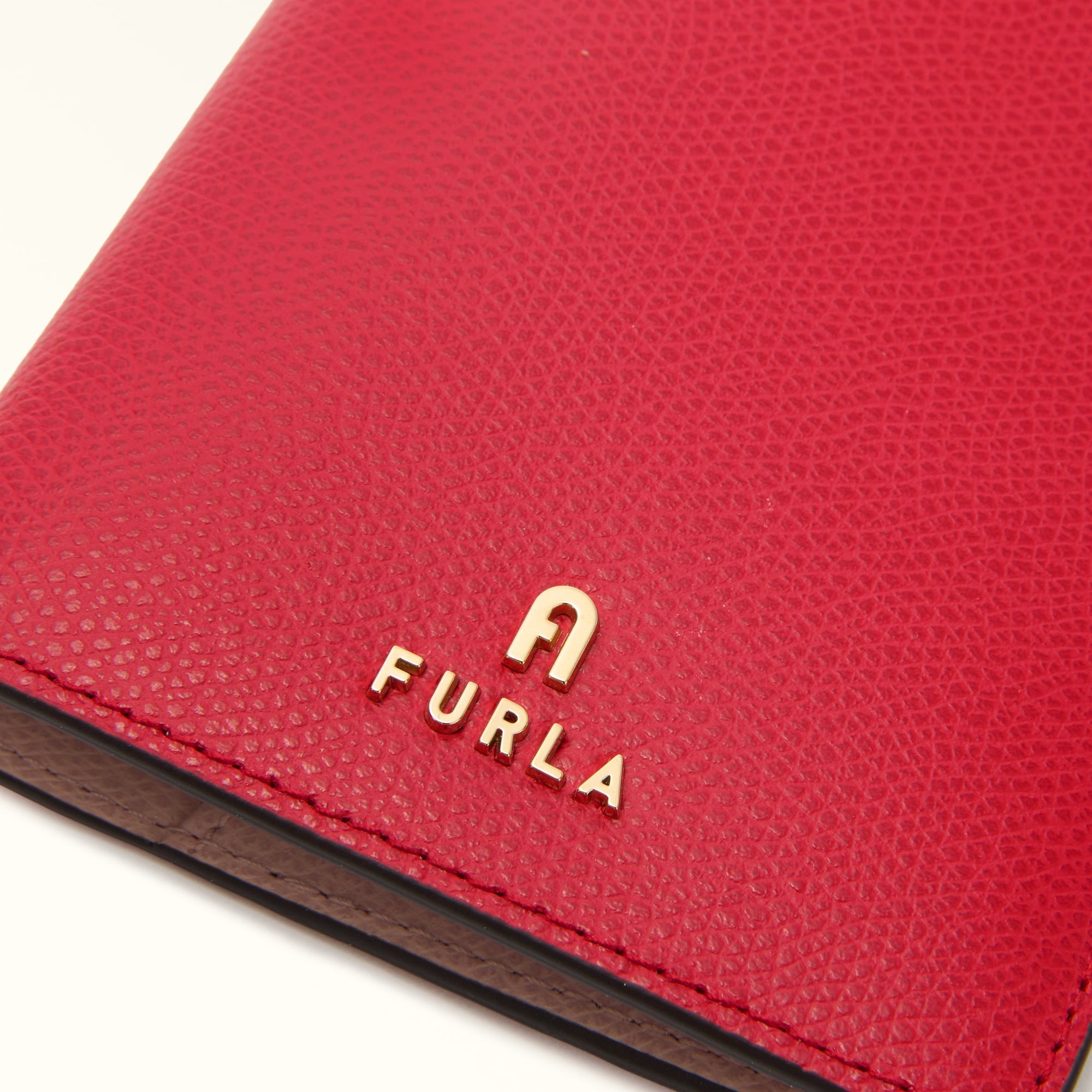 FURLA CAMELIA PASSPORT HOLDER